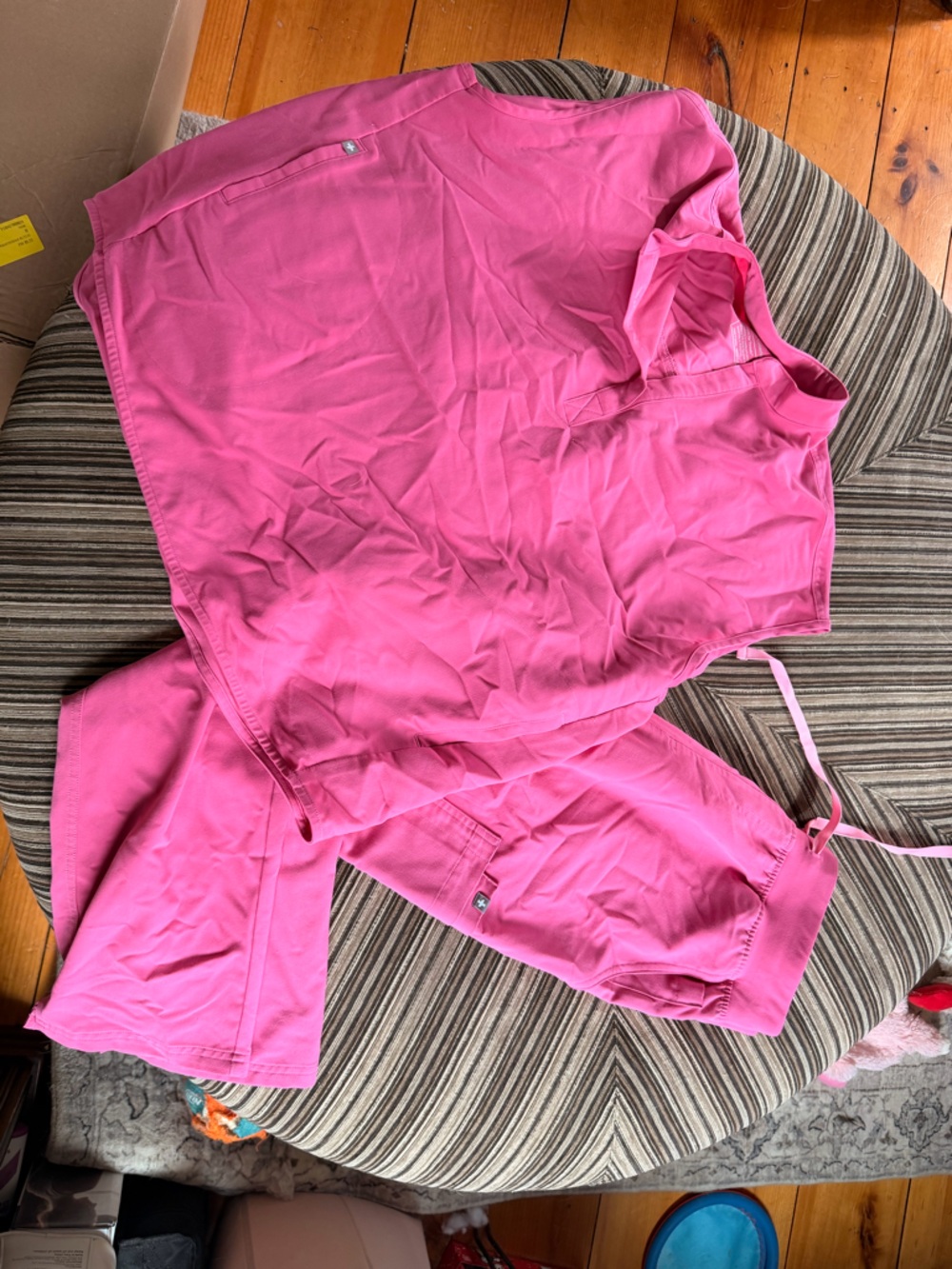 FIGS Women's Scrub Set shade shocking pink